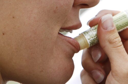 Helpt lippenbalsem tegen gebarsten lippen? Wat u moet weten