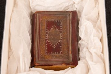 Historisch moment: De eerste inauguratie van een Moslim burgemeester in New York met een eeuwenoud Korrel