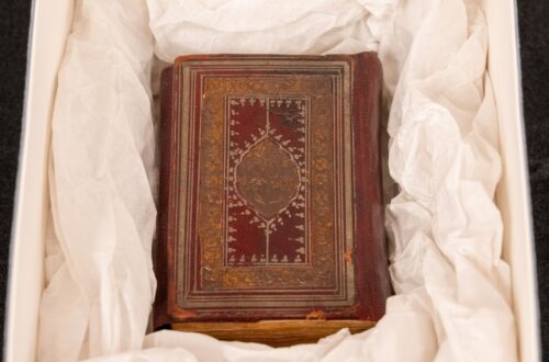 Historisch moment: De eerste inauguratie van een Moslim burgemeester in New York met een eeuwenoud Korrel