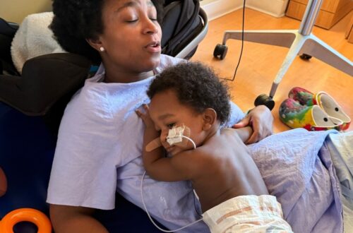 Ongeneeslijke impact van besmette babyvoeding: de langdurige strijd van een Amerikaanse jongen