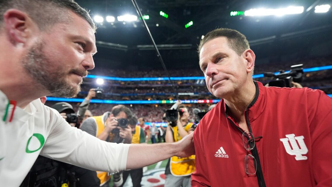 Oregon Ducks onderuit in de Peach Bowl: een desastreus begin en een overrompeling door Indiana