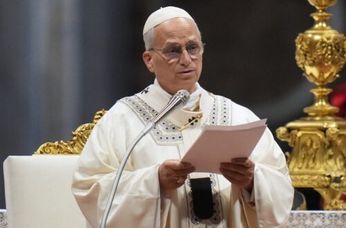 Paus Leo XIV roept op tot vrede in een jaar getekend door conflicten en geweld