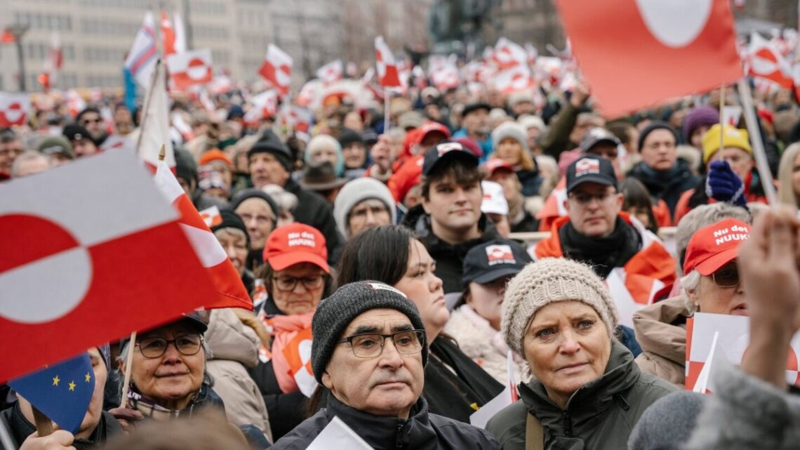 Pro-Groenlandse Protesten Tegen Amerikaanse Dreigementen met Satirische Petten