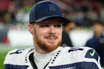 Seahawks-quartet Sam Darnold verwondt zich tijdens training, maar vertrouwt op deelname aan wedstrijd tegen 49ers