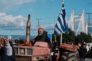 Staking in Griekenland: boeren blokkeren snelwegen uit protest tegen stijgende kosten en EU-handelsakkoord