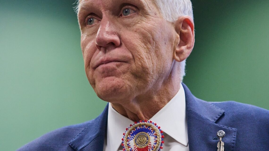Thom Tillis: een onverwachte kritische stem in het Amerikaanse congres