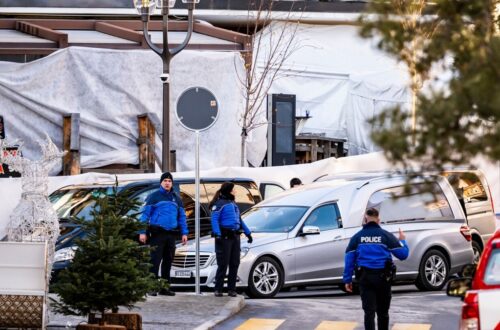 Tragische brand in Zwitserland: bijna 40 slachtoffers en ongeveer 100 gewonden tijdens nieuwjaarsviering in skiresort