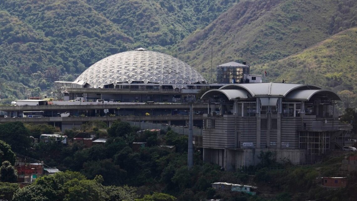 Venezuela kondigt aanzienlijke vrijlating aan van politieke gevangenen en buitenlandse detenachten